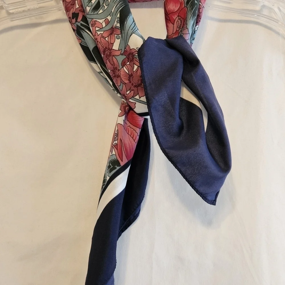 Overseas Advantage INC 100% polyester Blue& pink flowers 27